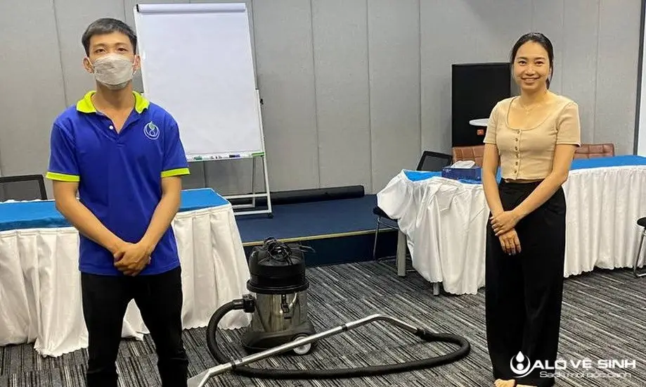 Giặt thảm văn phòng tại Đà Nẵng - Nhân viên Alo Vệ Sinh