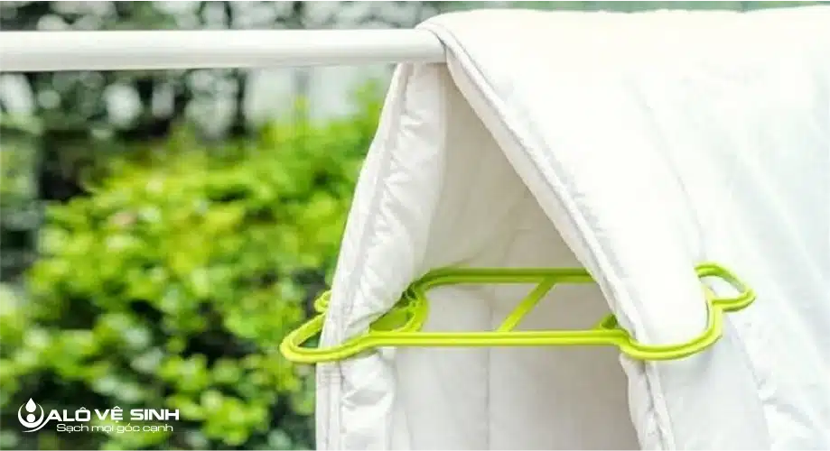 Phơi khô topper sau khi giặt topper tại nhà Đà Nẵng