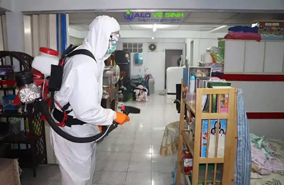Phun Khử trùng nhà cửa và nơi làm việc để an toàn sức khỏe cho bạn và cộng đồng.