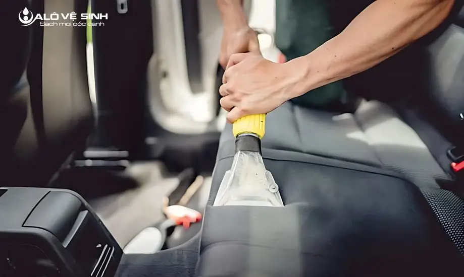 Tự vệ sinh ghế ô tô tại nhà giúp tiết kiệm chi chí