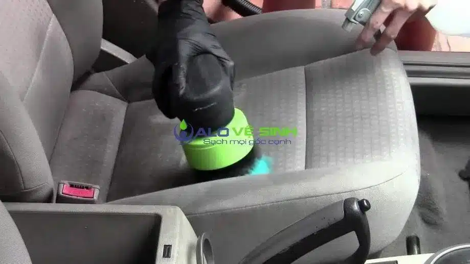 Vệ sinh ghế ô tô với dung dịch cao cấp tại Đà Nẵng - Alo Vệ Sinh