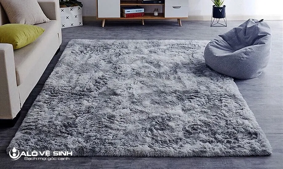 Thảm sạch thơm sau khi vệ sinh vết tương ớt